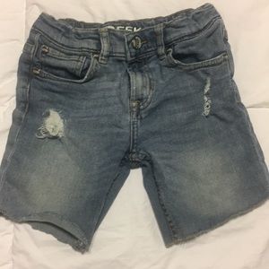 Boys cut off shorts. Size XS (4/5).